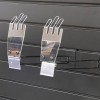 Broche gants pour présentoir